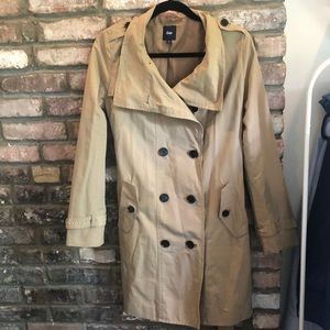 Classic tan Gap trench
